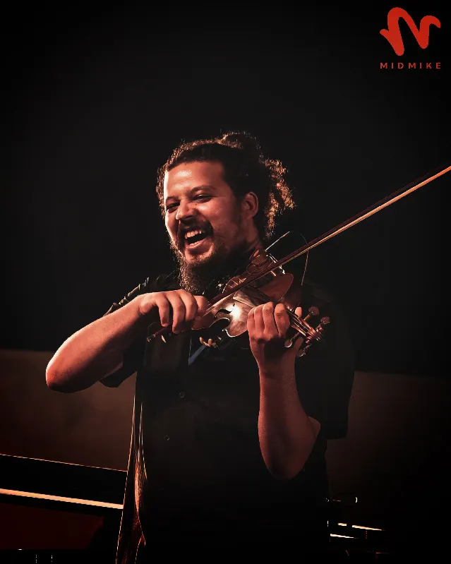 /Radhi-Chawaly-Violinist/Radhi-Chawaly-Violinist-2.webp