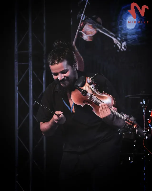 /Radhi-Chawaly-Violinist/Radhi-Chawaly-Violinist-8.webp