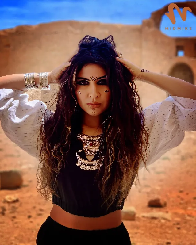 /Sahar-Chanteuse-Animatrice/Sahar-Chanteuse-Animatrice-5.webp